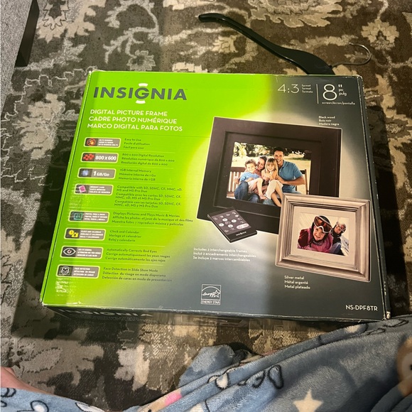 Insignia Digital Photo Frame 8” 4:3 Format New In BoxDigital picture frame